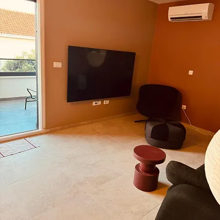 The View * 特罗吉尔